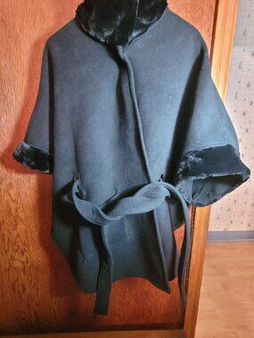 Eivissa Black Fleece Belted Cape Coat Faux Fur Collar Cuffs Wrap Jacket Small/Me
